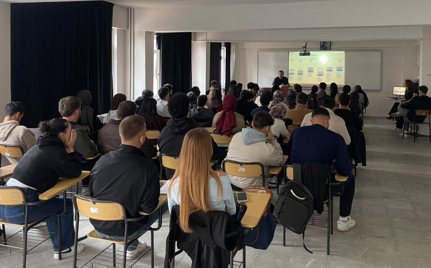  Yüksekokulumuzda, öğrencilerimizi Erasmus+ programı hakkında bilgilendirmek amacıyla seminer gerçekleştirildi.
